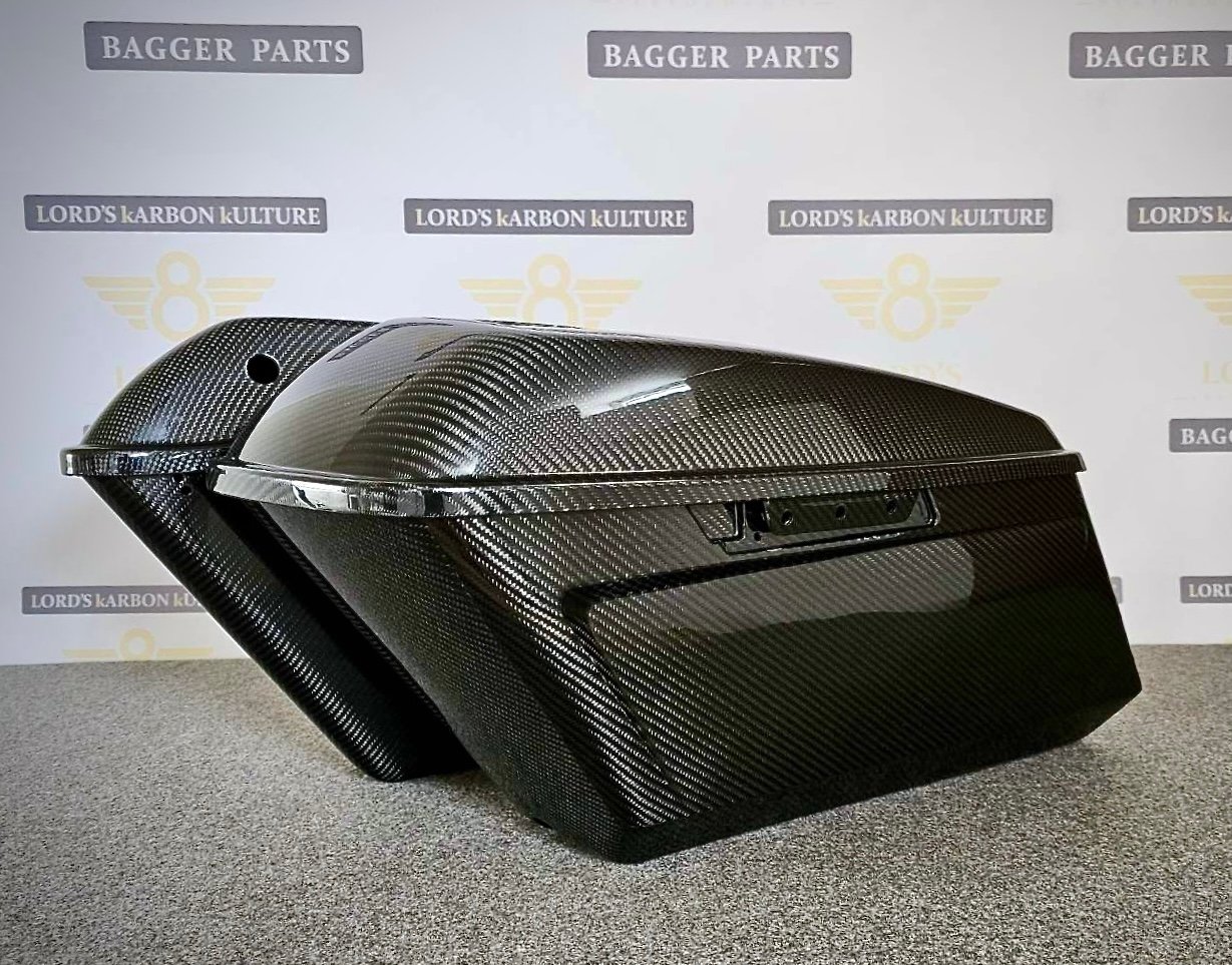 harley-carbon-fiber- saddlebags